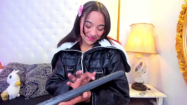 Snapshot of Manelyk_evanss_ chatting on 10.21.25 Manelyk evanss online show from 10.21.25