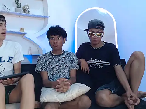 Snapshot of YOUNGS_GUYS chatting on 09.08.25 YOUNGS GUYS online show from 09.08.25