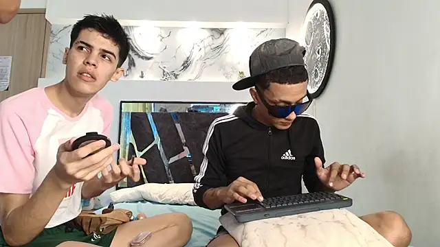 Snapshot of YOUNGS_GUYS chatting on 09.18.25 YOUNGS GUYS online show from 09.18.25