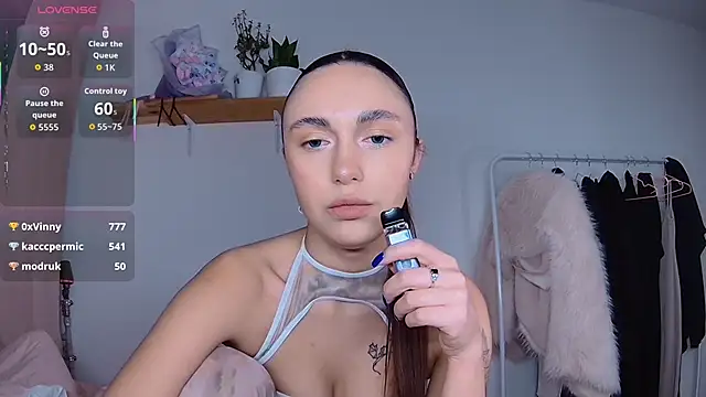 Snapshot of Leri_Star chatting on 11.30.25 Leri Star online show from 11.30.25