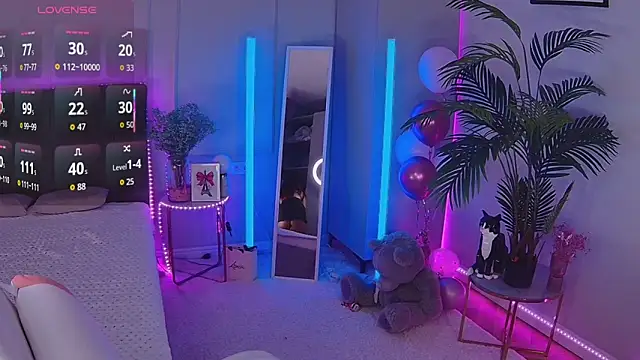 Snapshot of Leri_Star chatting on 12.14.25 Leri Star online show from 12.14.25