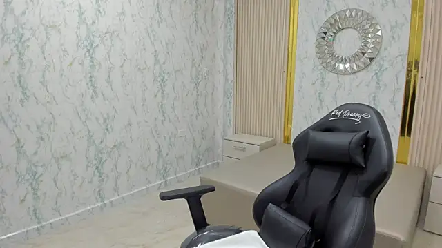 Snapshot of KatyBlondee chatting on 11.17.25 KatyBlondee online show from 11.17.25