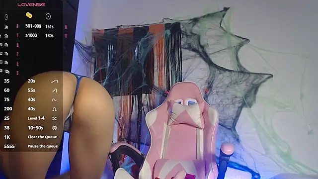 Snapshot of Aprill18_ chatting on 10.28.25 Aprill18 online show from 10.28.25