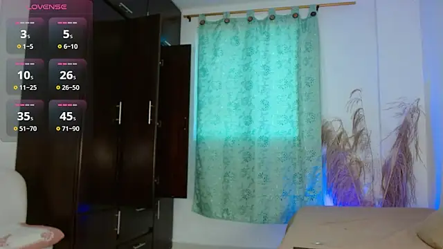 Snapshot of Aprill18_ chatting on 11.05.25 Aprill18 online show from 11.05.25