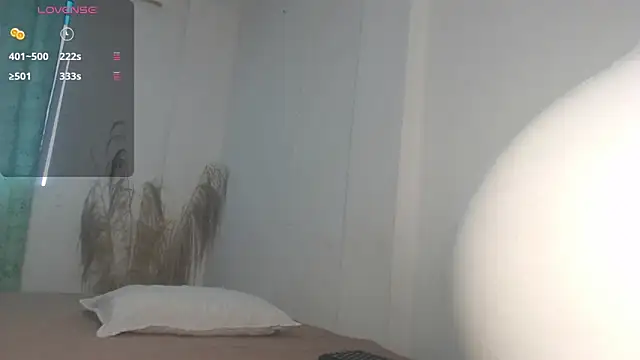 Snapshot of Aprill18_ chatting on 11.10.25 Aprill18 online show from 11.10.25