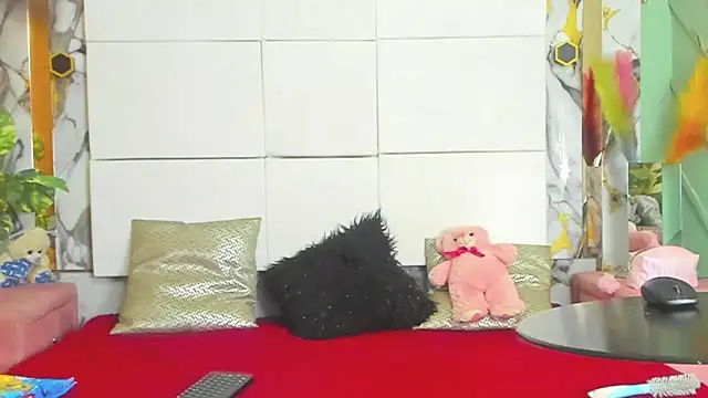 ZoeeGuzman online show from 10.15.25