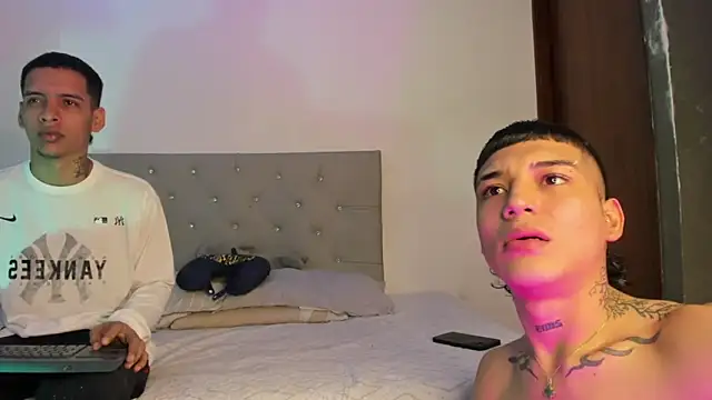 Snapshot of twinkDuohot chatting on 02.12.26 twinkDuohot online show from 02.12.26