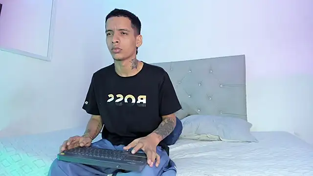 Snapshot of twinkDuohot chatting on 02.14.26 twinkDuohot online show from 02.14.26