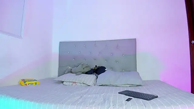 Snapshot of twinkDuohot chatting on 02.17.26 twinkDuohot online show from 02.17.26