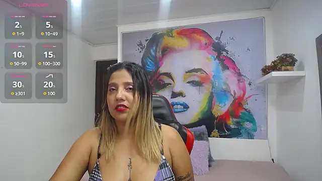 Snapshot of tiana_breeze chatting on 10.18.25 tiana breeze online show from 10.18.25