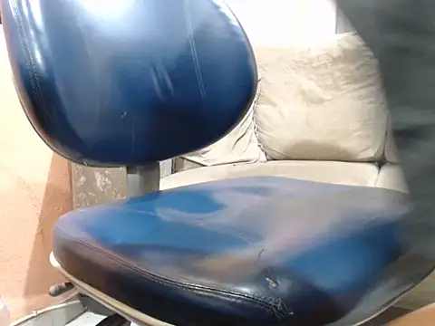 Snapshot of _not- chatting on 09.25.25 not- online show from 09.25.25