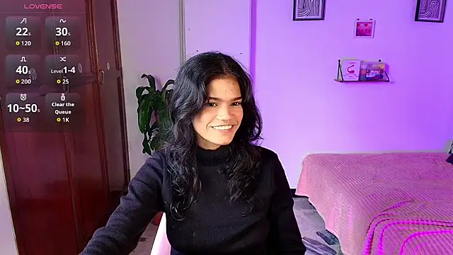 Snapshot of emycarver09 chatting on 10.25.25 emycarver09 online show from 10.25.25