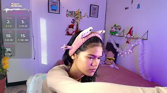 Snapshot of emycarver09 chatting on 11.13.25 emycarver09 online show from 11.13.25