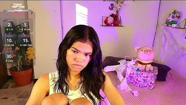 Snapshot of emycarver09 chatting on 11.22.25 emycarver09 online show from 11.22.25