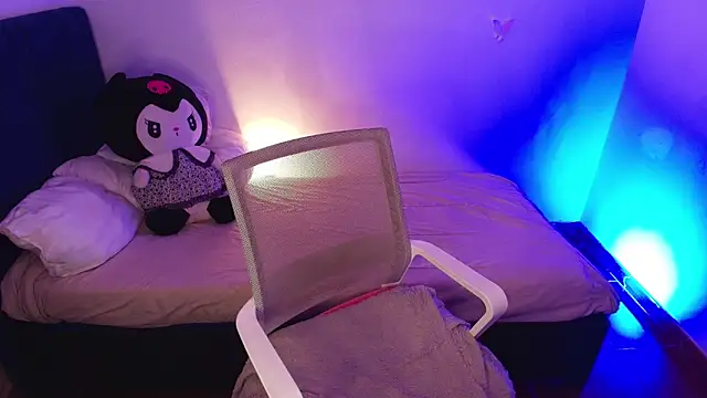 annie-russel online show from 02.04.26