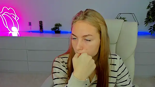 Snapshot of MilaAddams chatting on 10.09.25 MilaAddams online show from 10.09.25