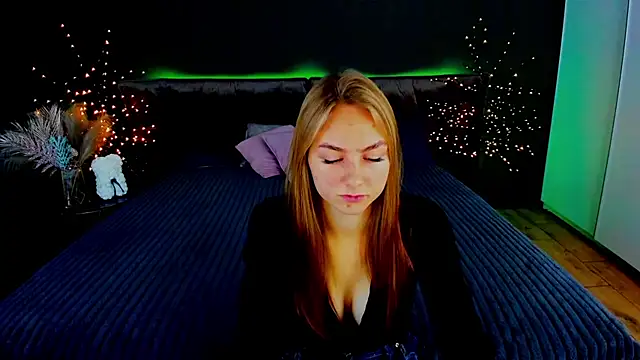 Snapshot of MilaAddams chatting on 10.16.25 MilaAddams online show from 10.16.25