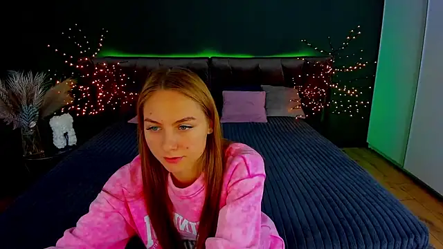 Snapshot of MilaAddams chatting on 11.14.25 MilaAddams online show from 11.14.25