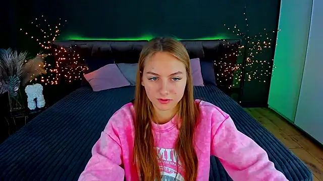 Snapshot of MilaAddams chatting on 11.15.25 MilaAddams online show from 11.15.25