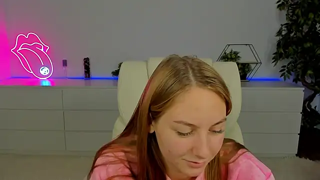 Snapshot of MilaAddams chatting on 11.21.25 MilaAddams online show from 11.21.25