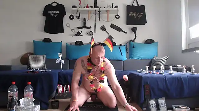 Snapshot of Sklave-Sille chatting on 06.17.26 Sklave-Sille online show from 06.17.26