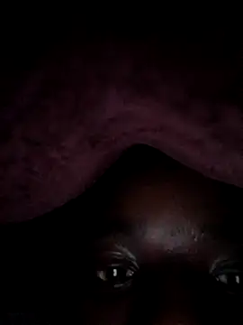 Snapshot of KwaneleK1 chatting on 11.24.25 KwaneleK1 online show from 11.24.25