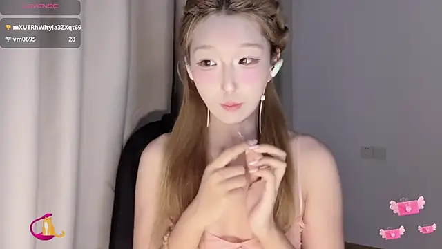 Snapshot of Winnie666- chatting on 09.18.25 Winnie666- online show from 09.18.25