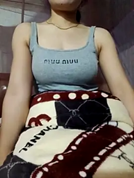 LucyyLy online show from 11.26.25