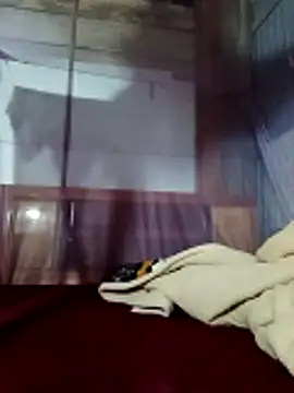 LucyyLy online show from 12.04.25