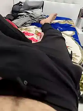 Snapshot of Yazaza1999 chatting on 10.28.25 Yazaza1999 online show from 10.28.25