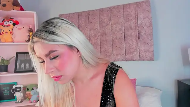 naomi sanz online show from 10.11.25