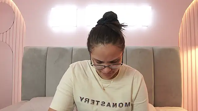 Snapshot of Tayler_Kim chatting on 01.31.26 Tayler Kim online show from 01.31.26