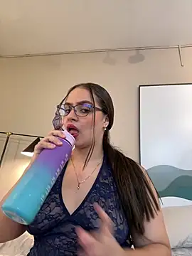 Snapshot of Tayler_Kim chatting on 02.21.26 Tayler Kim online show from 02.21.26