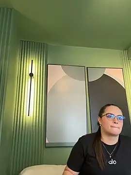 Snapshot of Tayler_Kim chatting on 03.12.26 Tayler Kim online show from 03.12.26