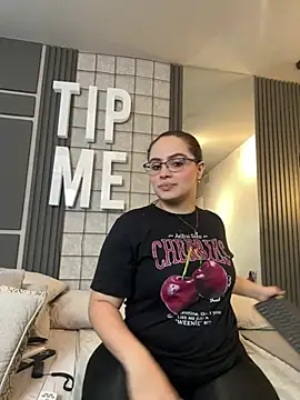 Snapshot of Tayler_Kim chatting on 03.14.26 Tayler Kim online show from 03.14.26