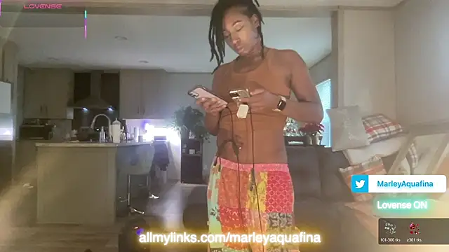 Snapshot of MarleyAquafina chatting on 12.02.25 MarleyAquafina online show from 12.02.25