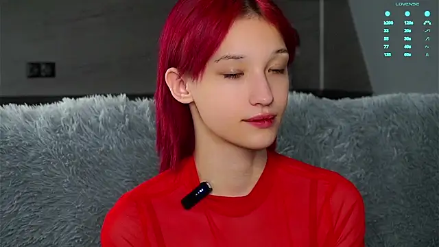 Snapshot of Likalense chatting on 09.29.25 Likalense online show from 09.29.25