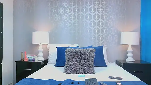 ZoeWilliis online show from 02.17.26