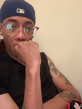 Snapshot of HookedIndocin chatting on 03.11.26 HookedIndocin online show from 03.11.26