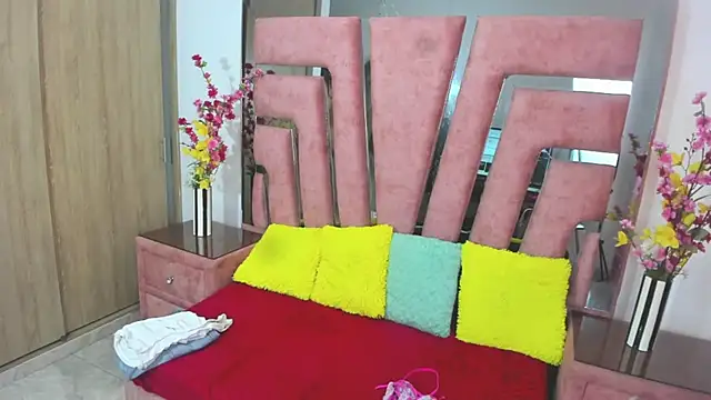 MaraKarly online show from 12.15.25