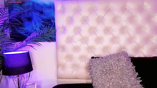Snapshot of Valeria_Swett_ chatting on 06.27.26 Valeria Swett online show from 06.27.26