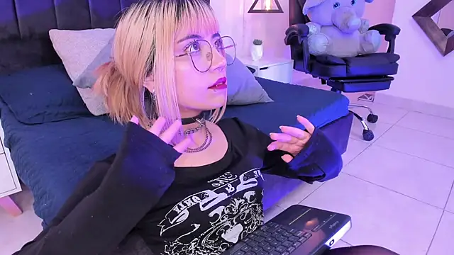 IvyBelle  online show from 09.17.25