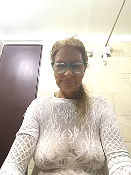 Snapshot of MaryLunne chatting on 09.15.25 MaryLunne online show from 09.15.25