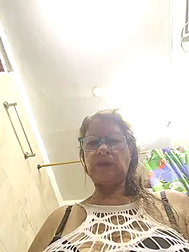 Snapshot of MaryLunne chatting on 10.02.25 MaryLunne online show from 10.02.25