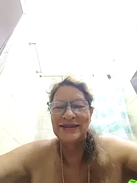 Snapshot of MaryLunne chatting on 10.25.25 MaryLunne online show from 10.25.25