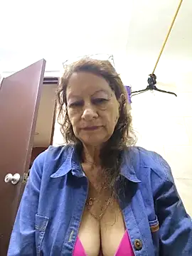 Snapshot of MaryLunne chatting on 11.19.25 MaryLunne online show from 11.19.25