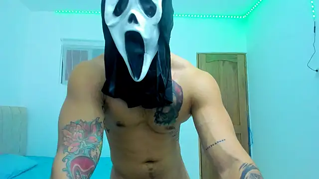 Snapshot of magic_mike_26 chatting on 10.31.25 magic mike 26 online show from 10.31.25