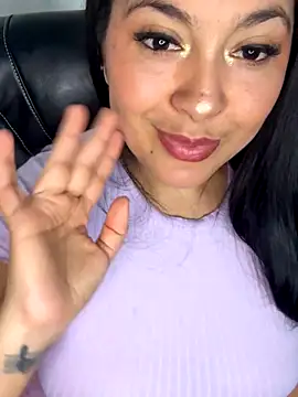 Snapshot of latina_curvy22 chatting on 09.13.25 latina curvy22 online show from 09.13.25