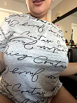 Snapshot of latina_curvy22 chatting on 11.23.25 latina curvy22 online show from 11.23.25