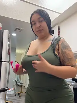 Snapshot of latina_curvy22 chatting on 02.27.26 latina curvy22 online show from 02.27.26